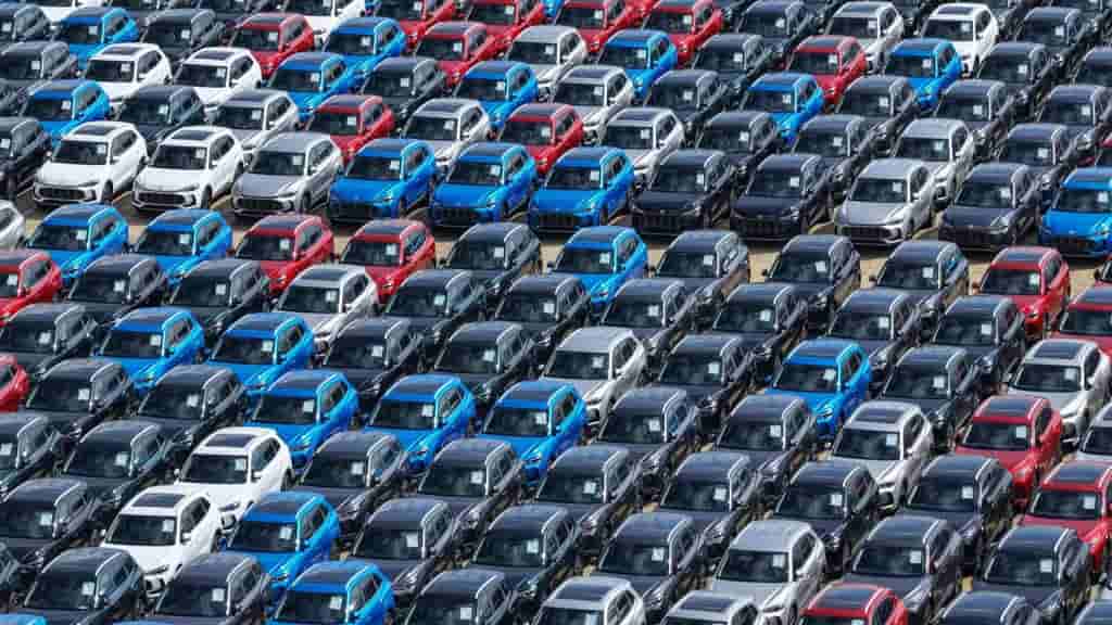 China, EU deadlocked on medical devices, talking on EV curbs