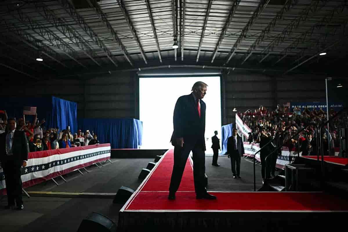 Trump reportedly considering lifting Russia sanctions
