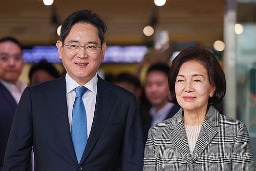 Samsung chairman to receive $1.94 billion in shares from mother