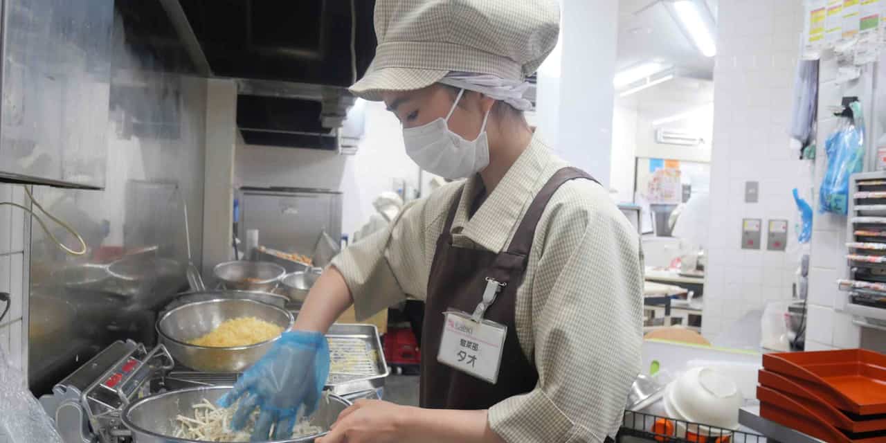 Japan supermarket Saeki plans 100-store Vietnam expansion