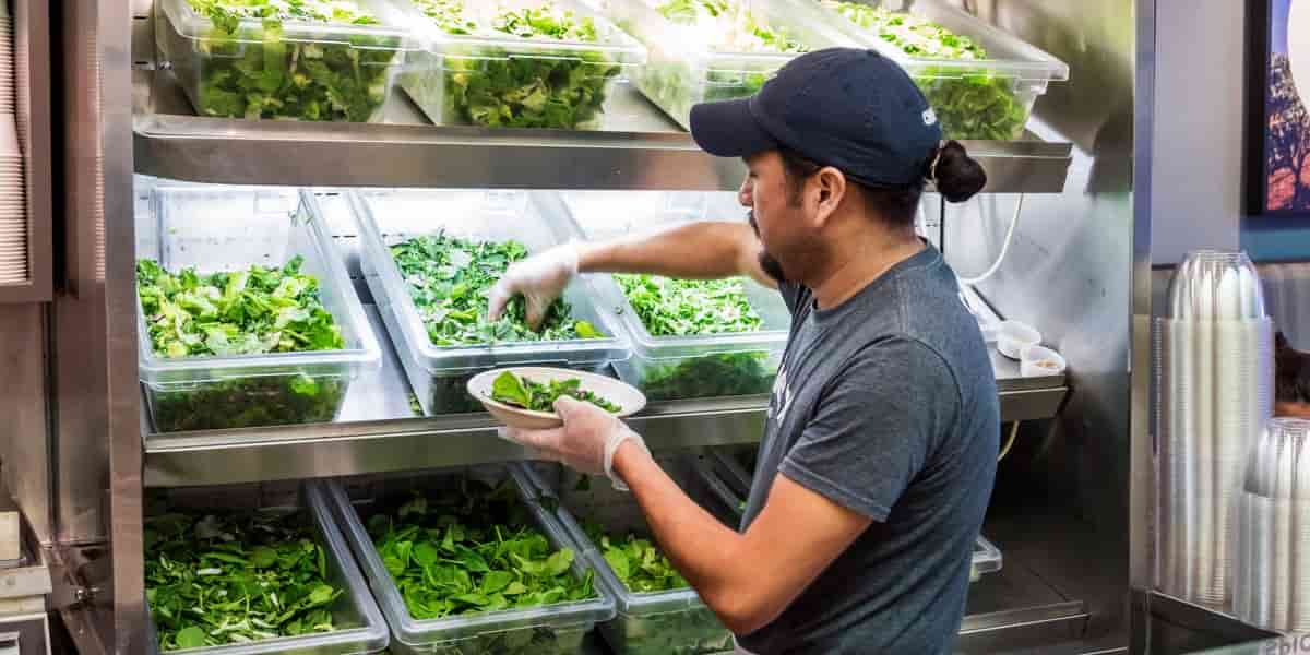 Salad chains distance themselves from iceberg lettuce amid cyclospora outbreak