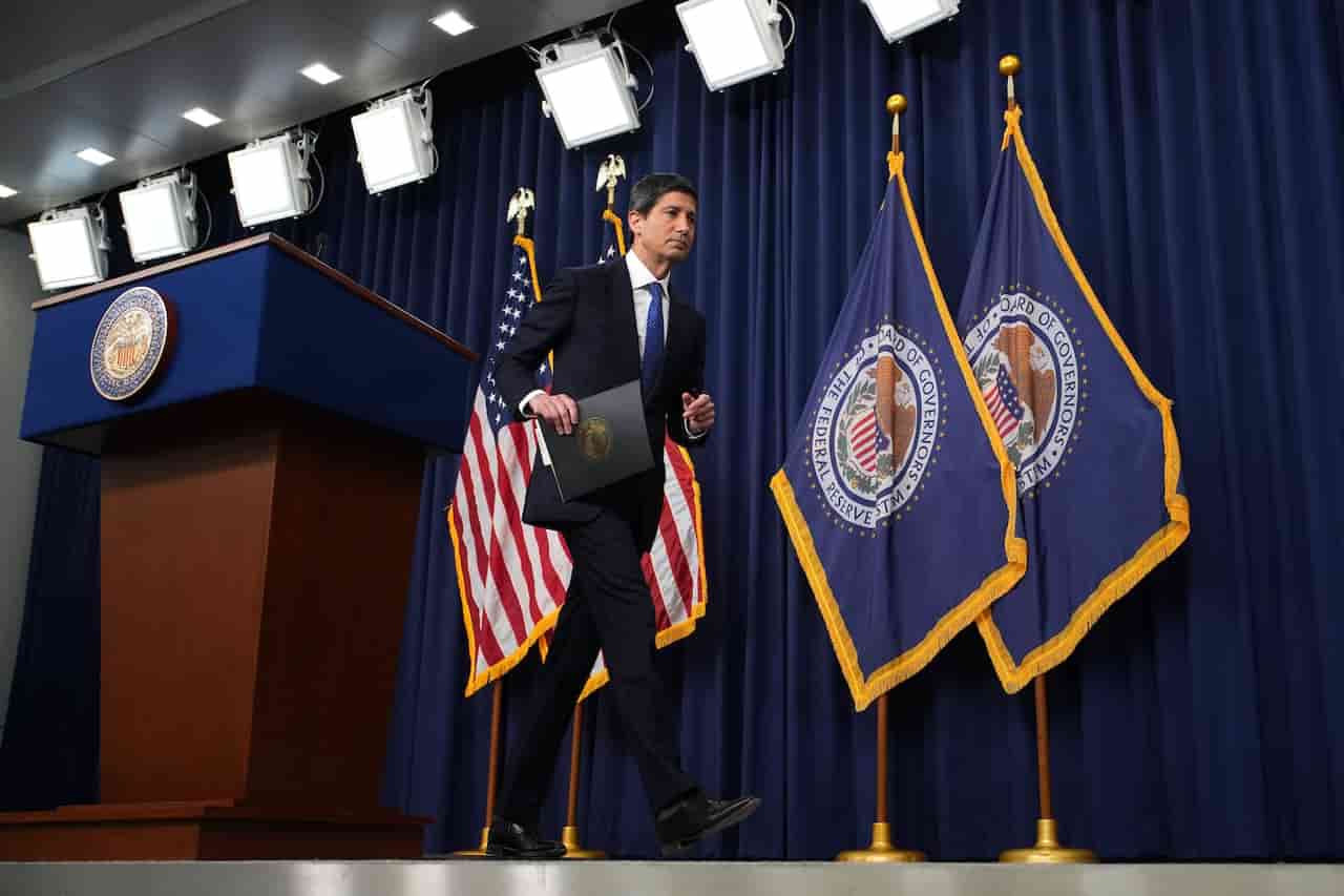 Fed chair leaves rate hike path open-ended
