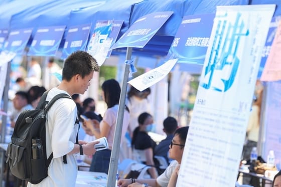 China's Hard Tech Jobs Outpace Software in Graduate Hiring