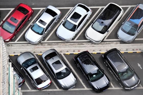 China Passenger Car Sales Drop 20% as Automakers Focus on Exports