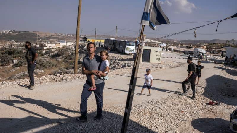 UK, France, Canada sanction Israeli settlements; US threatens retaliation
