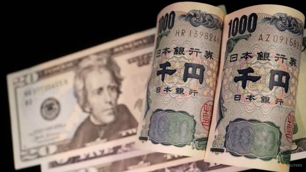 Yen extends losing streak as traders question BOJ's rate-hike pace