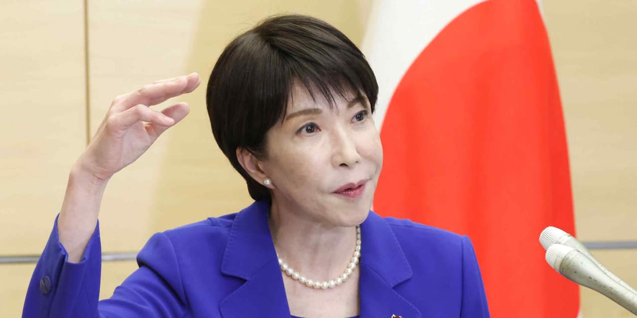 Takaichi cabinet approval rating holds at 62% amid controversy