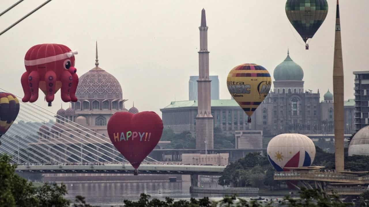 Chinese tourists boost Malaysia, Europe praises Lee Kuan Yew in 7 Asia highlights
