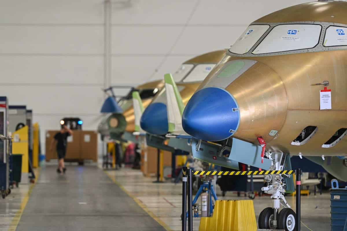 Bombardier tops profit estimates, free cash flow turns positive on strong jet demand