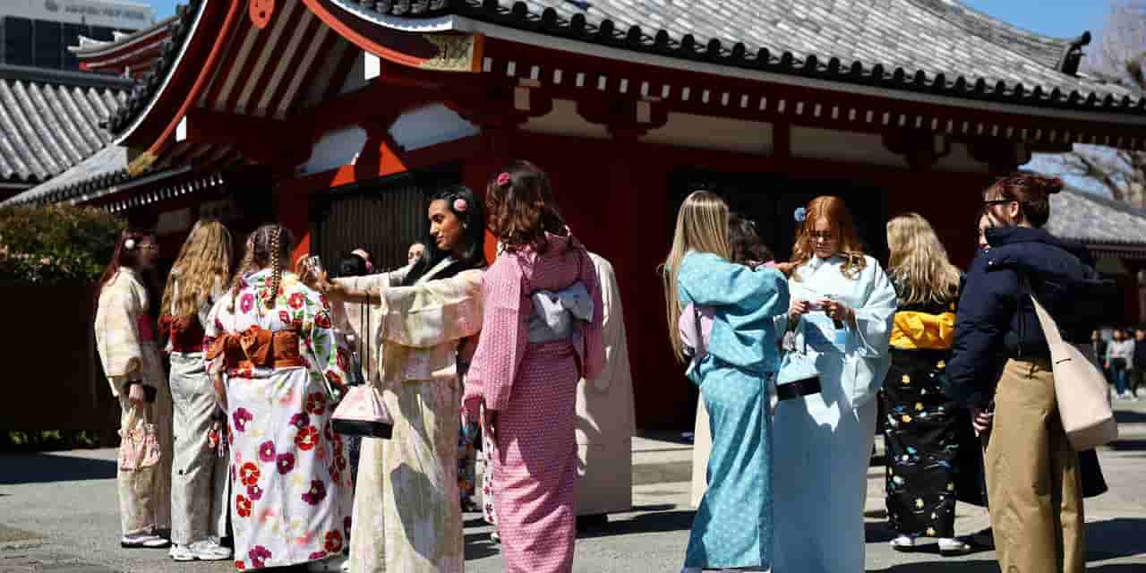 Japan tourist arrivals dip 2% in 1H with drop in Chinese travelers