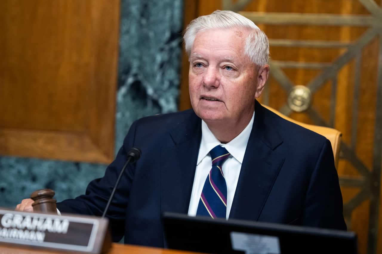 Graham says White House backs Russia sanctions bill