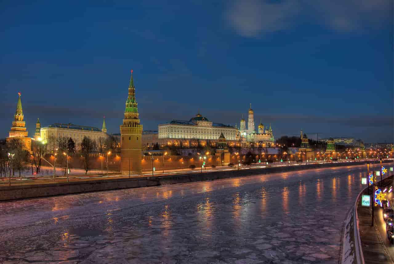 Sanctioned Russian Stablecoin A7A5 Claims Billions in Volume, Analysts Disagree