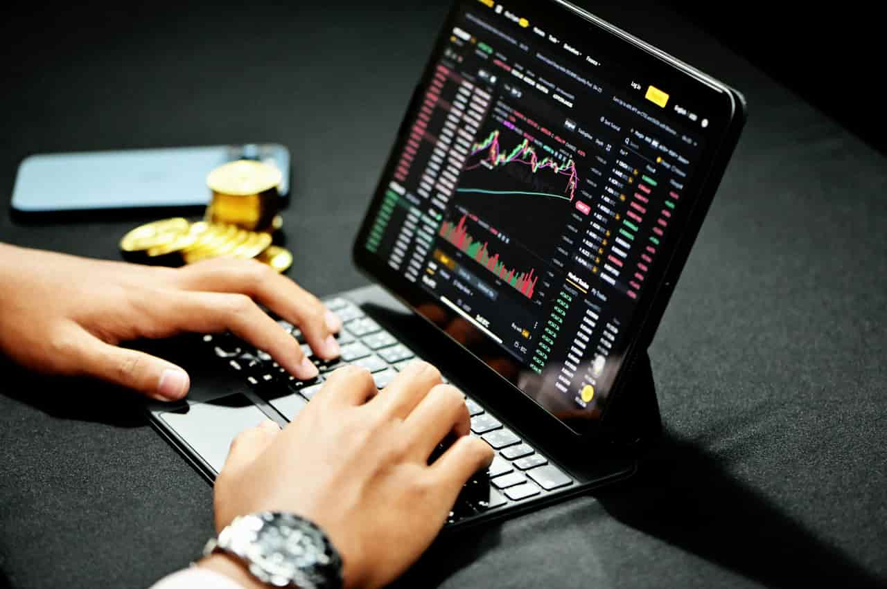 Ether, Solana, Dogecoin Slide as Bitcoin Faces Potential Sales Pressure