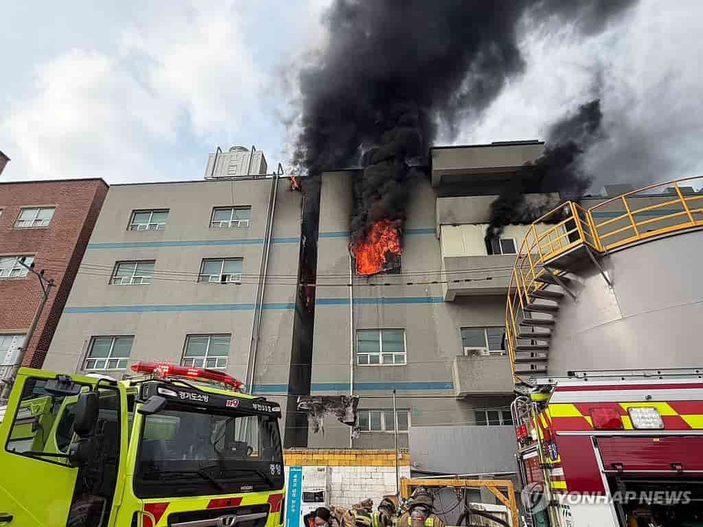 Factory fire in Bucheon likely caused by oil vapor, officials say