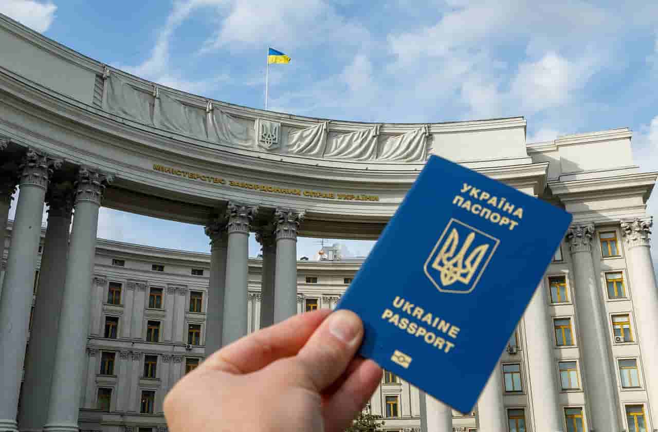 Ukraine moves to ease residency rules for foreign fighters