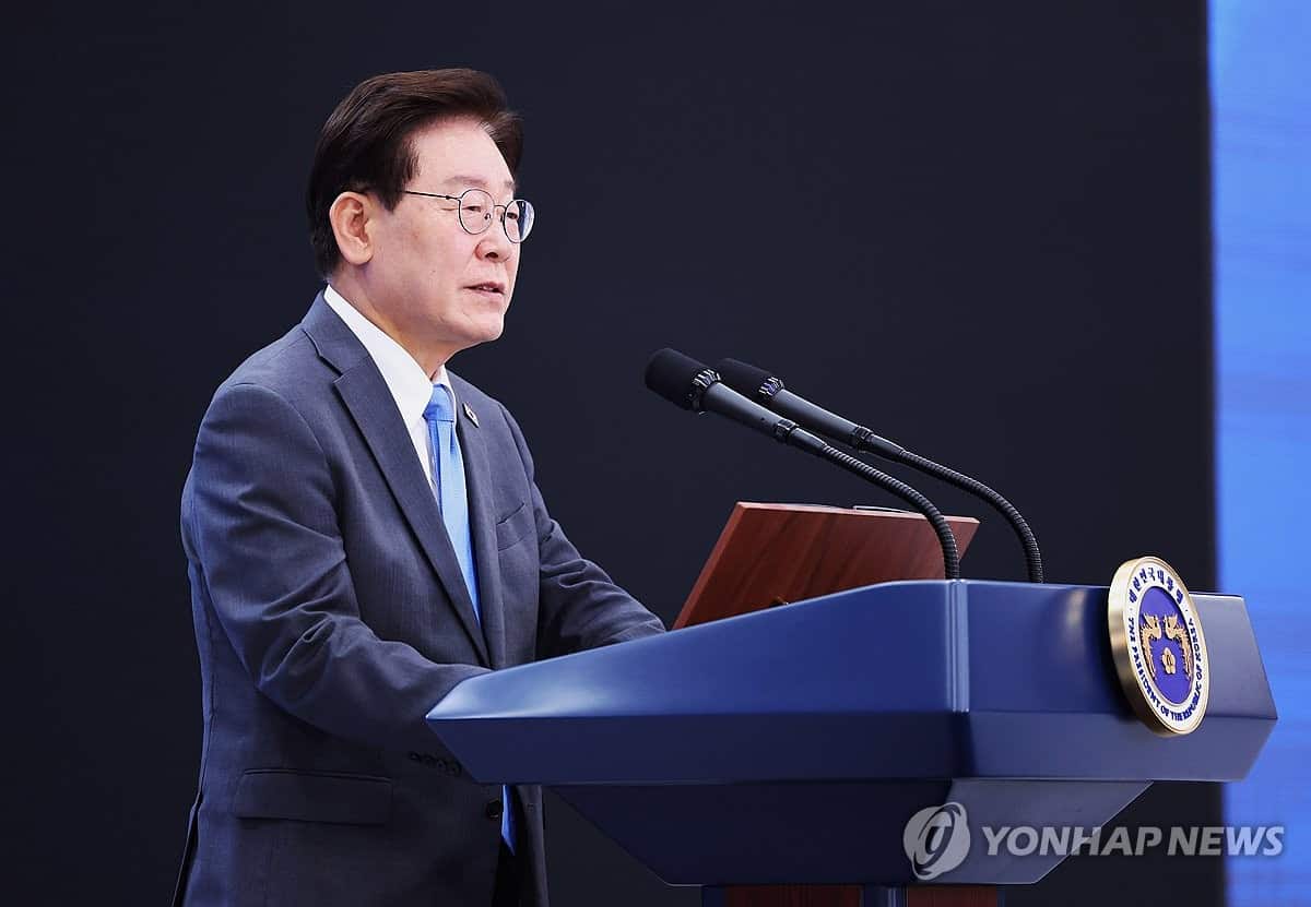President Lee's approval rating rises slightly after six-week decline