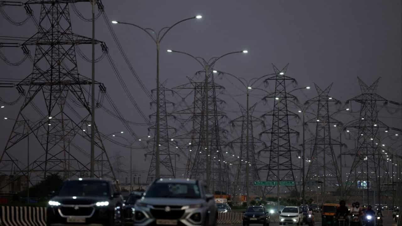 India faces blackouts as coal shortages hit power stations