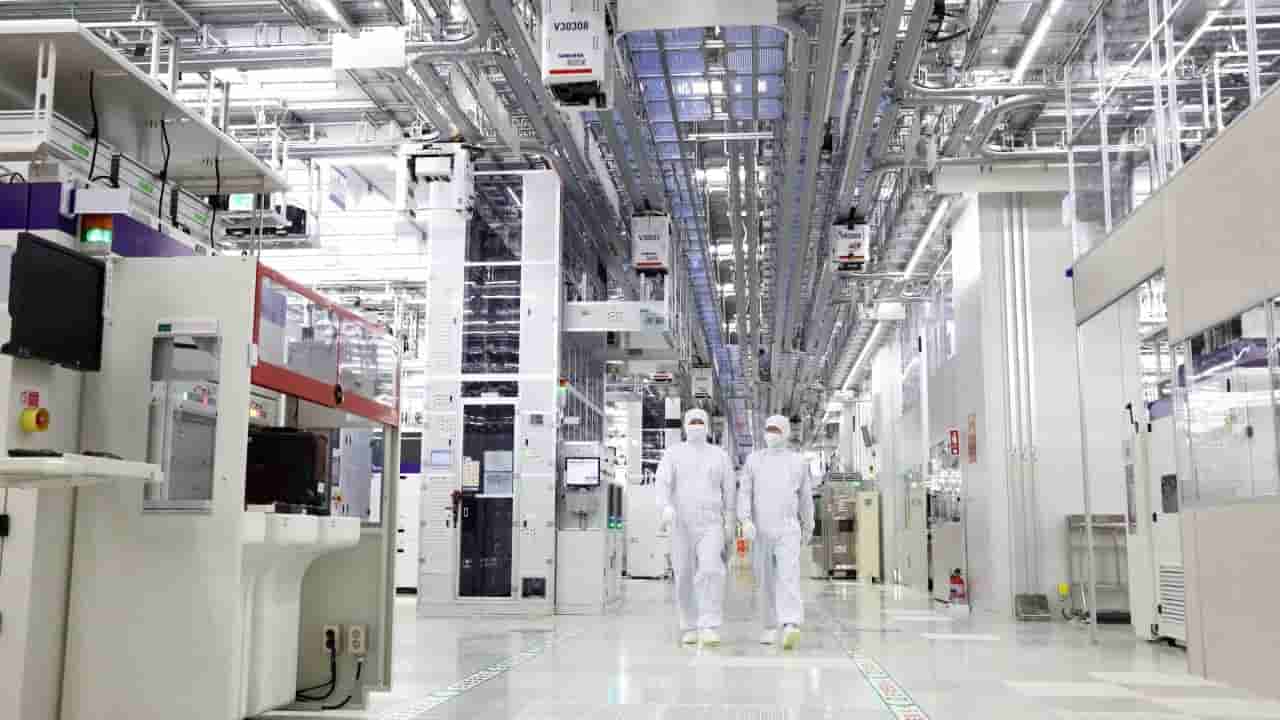 Samsung bonus sparks division between device and chip workers