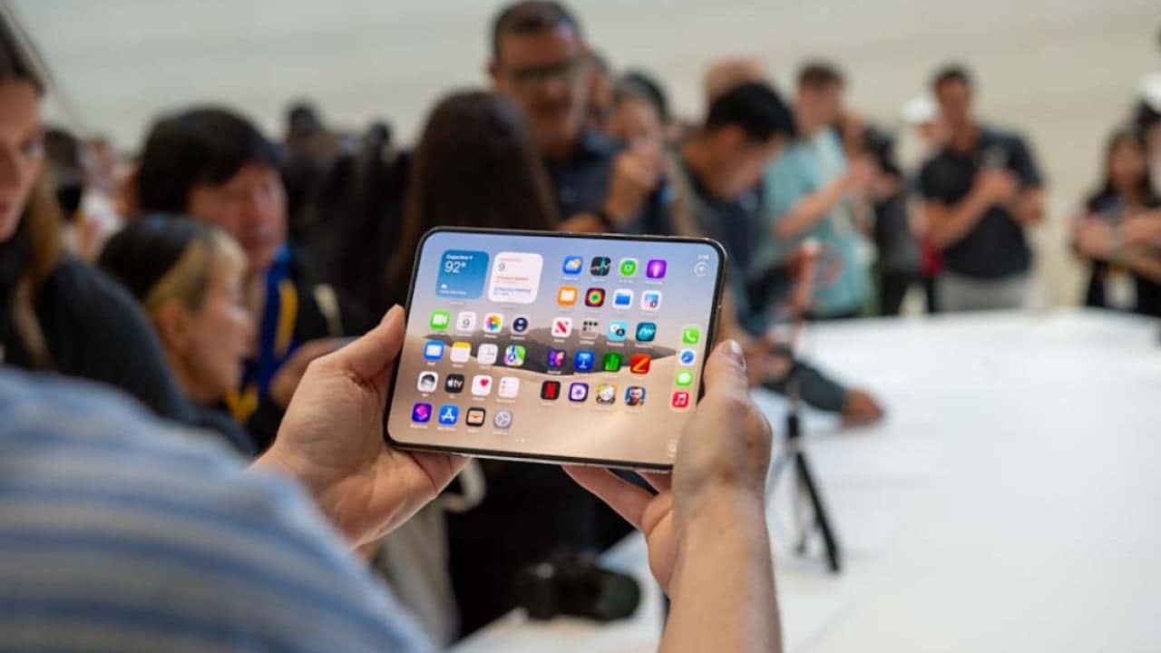 Hong Kong Police Investigate Over 100 Reports of iPhone Duo Pre-order Credit Card Fraud