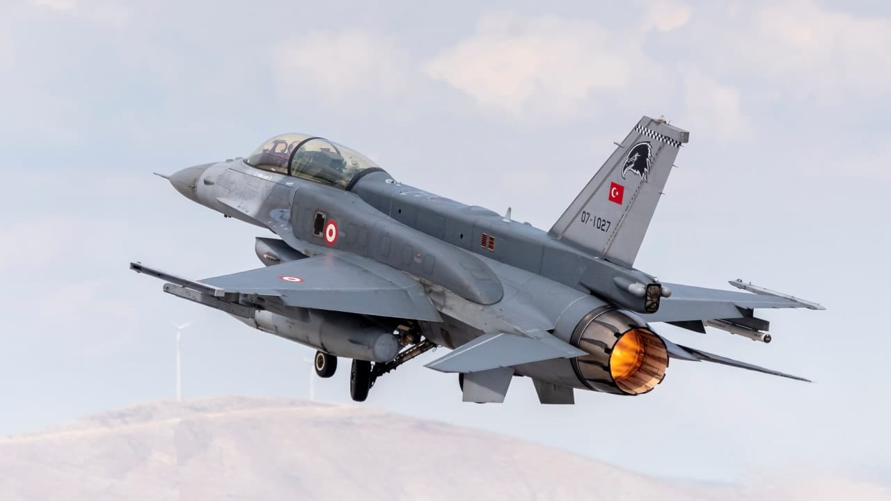 Turkish F-16 fighter jet crashes, pilot killed