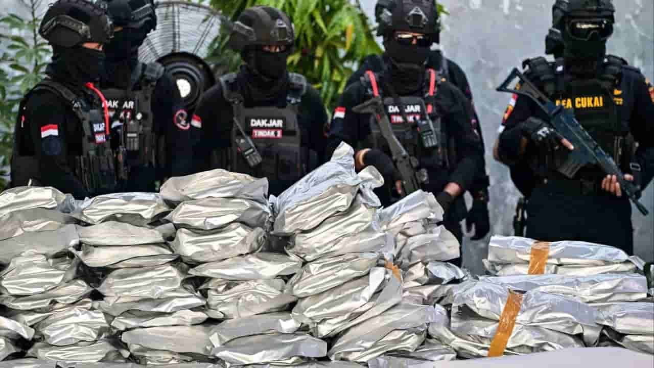 Thai PM threatens to 'shut down' cannabis industry after global smuggling spike