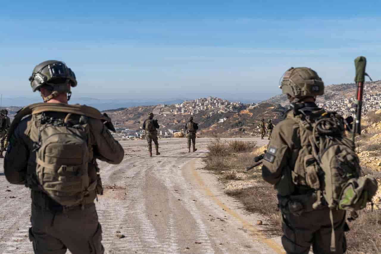 Israeli forces raid homes, detain civilian in southern Syria