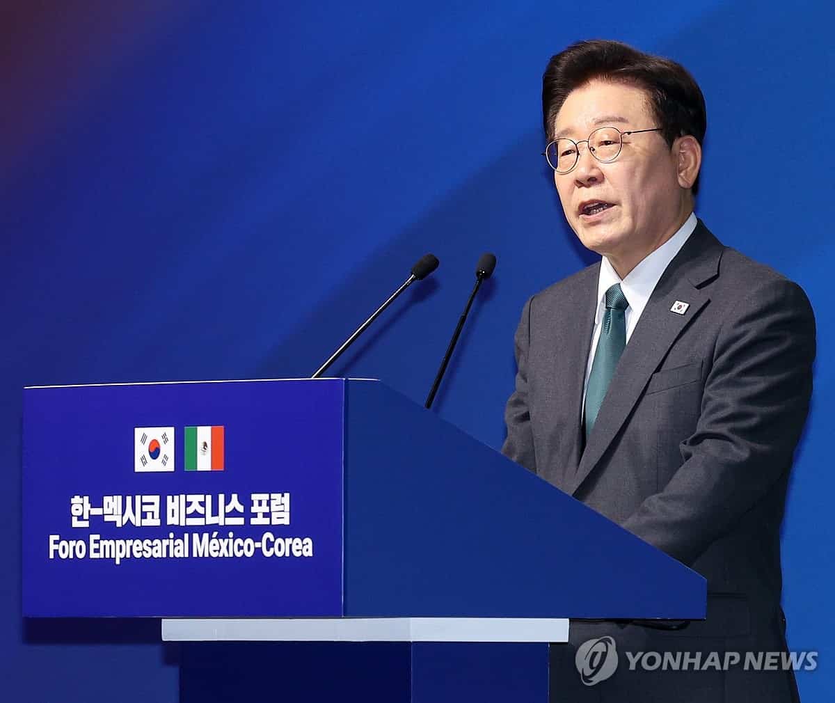 Lee's approval rating rises to 37.9% for second week