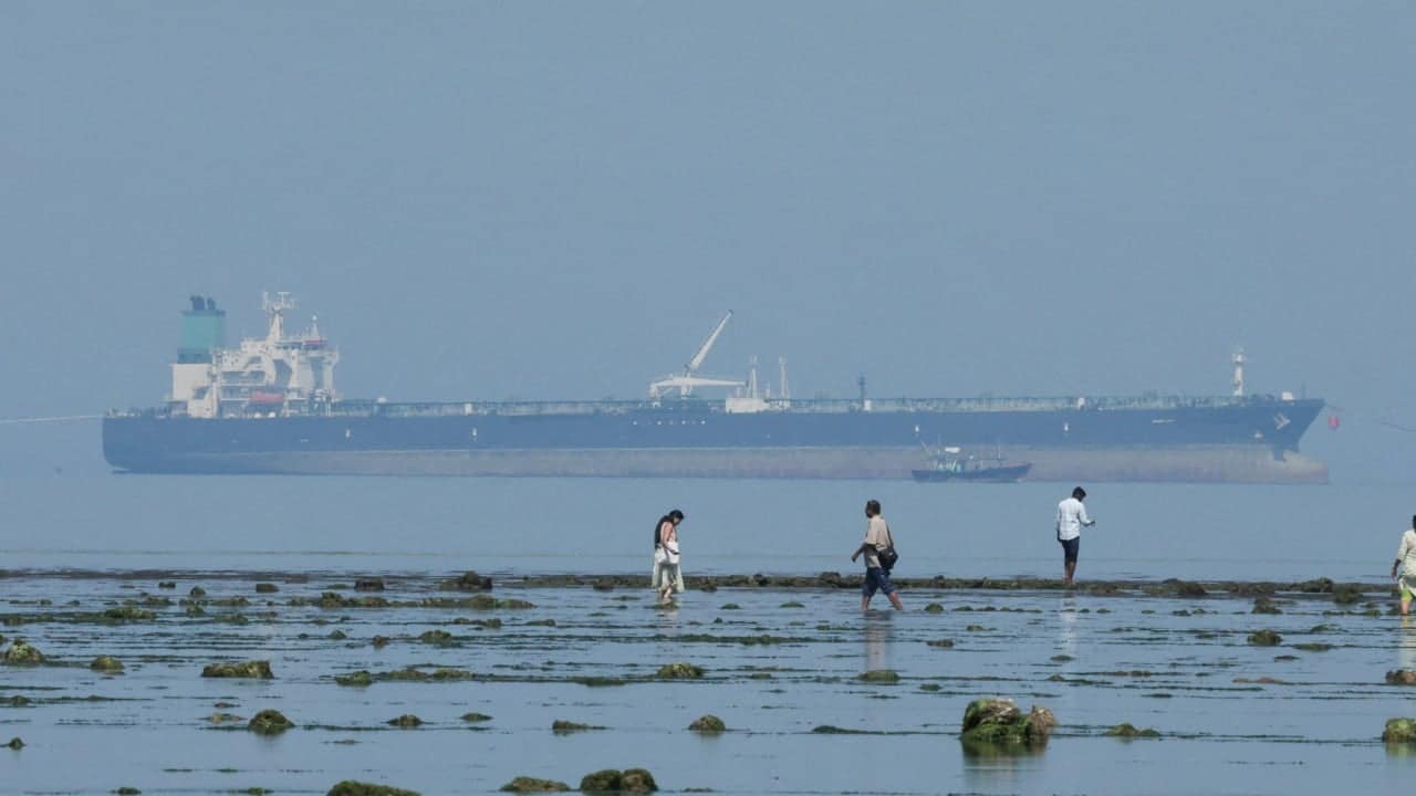 India navigates Russian oil imports amid US trade threat