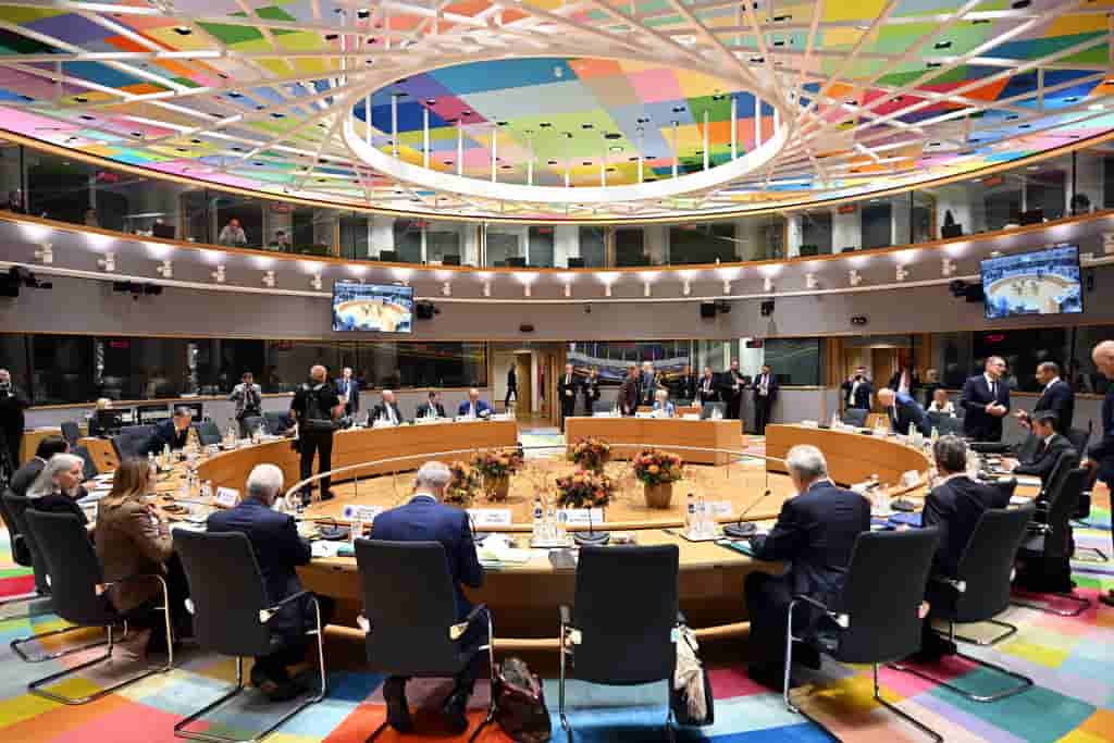 Europe criticizes Trump's pro-Russian stance, Starlink restrictions