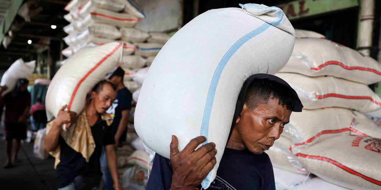 Indonesia unveils $1.48bn stimulus to fight energy crisis, currency slump