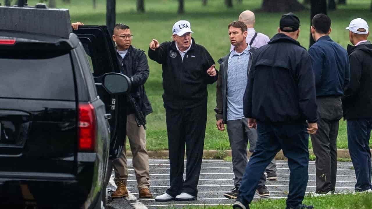 Trump touts golf course project, criticizes potential mayor