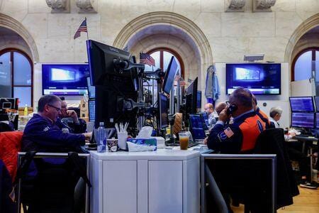 US stocks dip as rising Treasury yields outweigh software gains