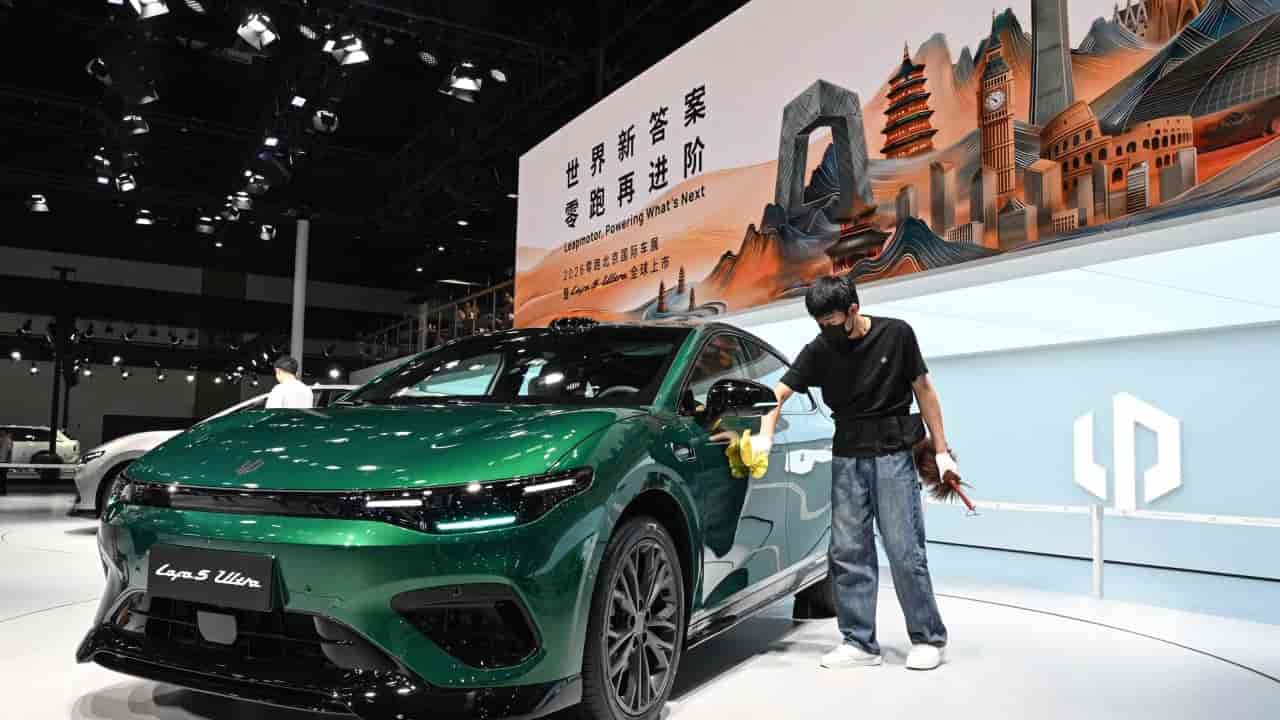 China's EV makers set sales records with new tech