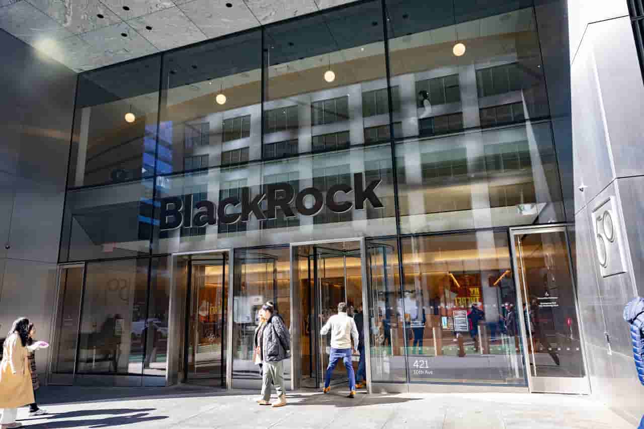 BlackRock's crypto assets fall 39% despite $15 billion of net inflows