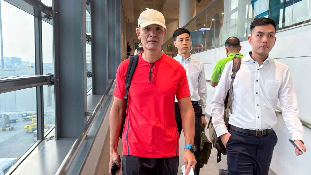 Two Hongkongers held in Philippines after prison terms end