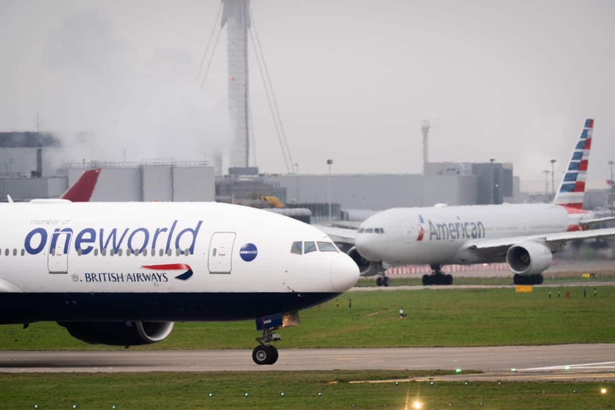 Londoners back Heathrow third runway, poll shows