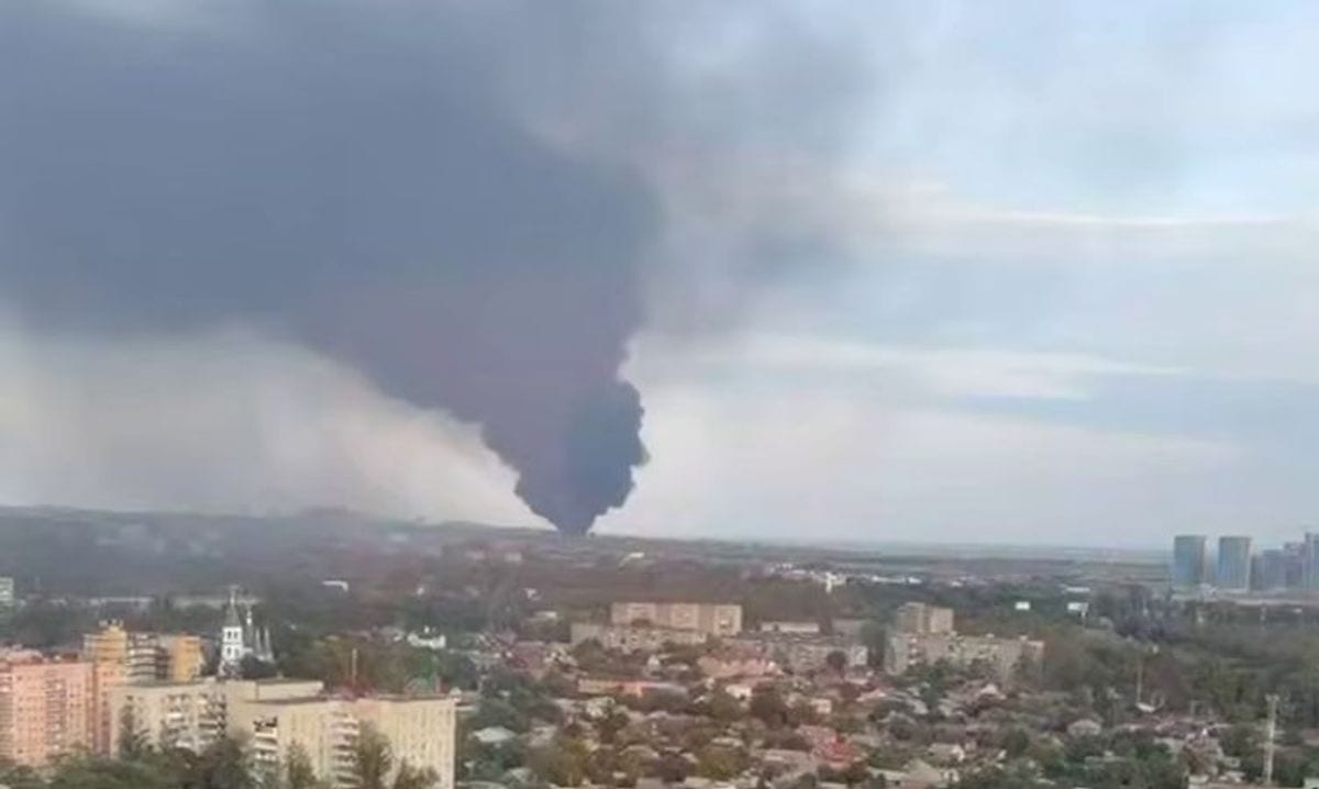 Massive fire engulfs Russian industrial plant, spreading over 9,000 square meters