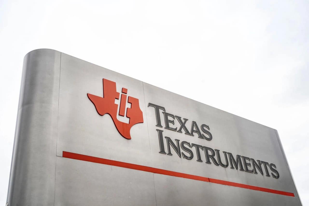 Texas Instruments Forecast Tops Estimates, Fails to Excite Investors