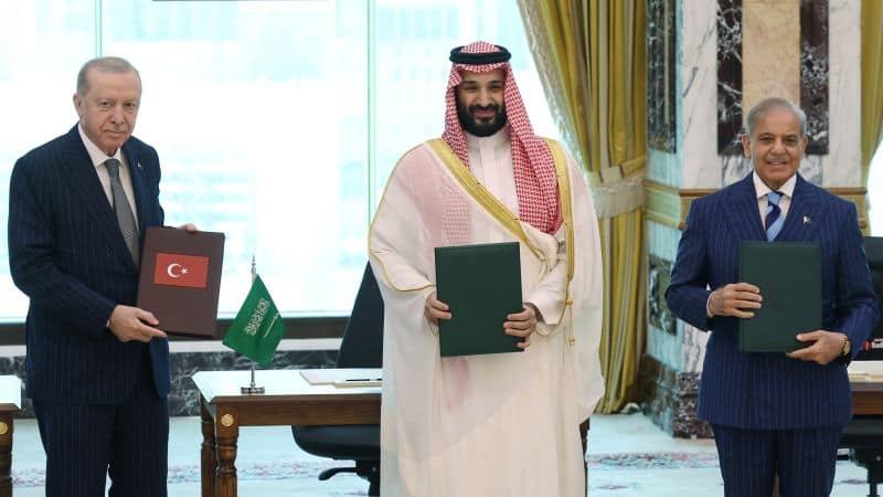 Trump hails Saudi-Turkiye-Pakistan defence pact