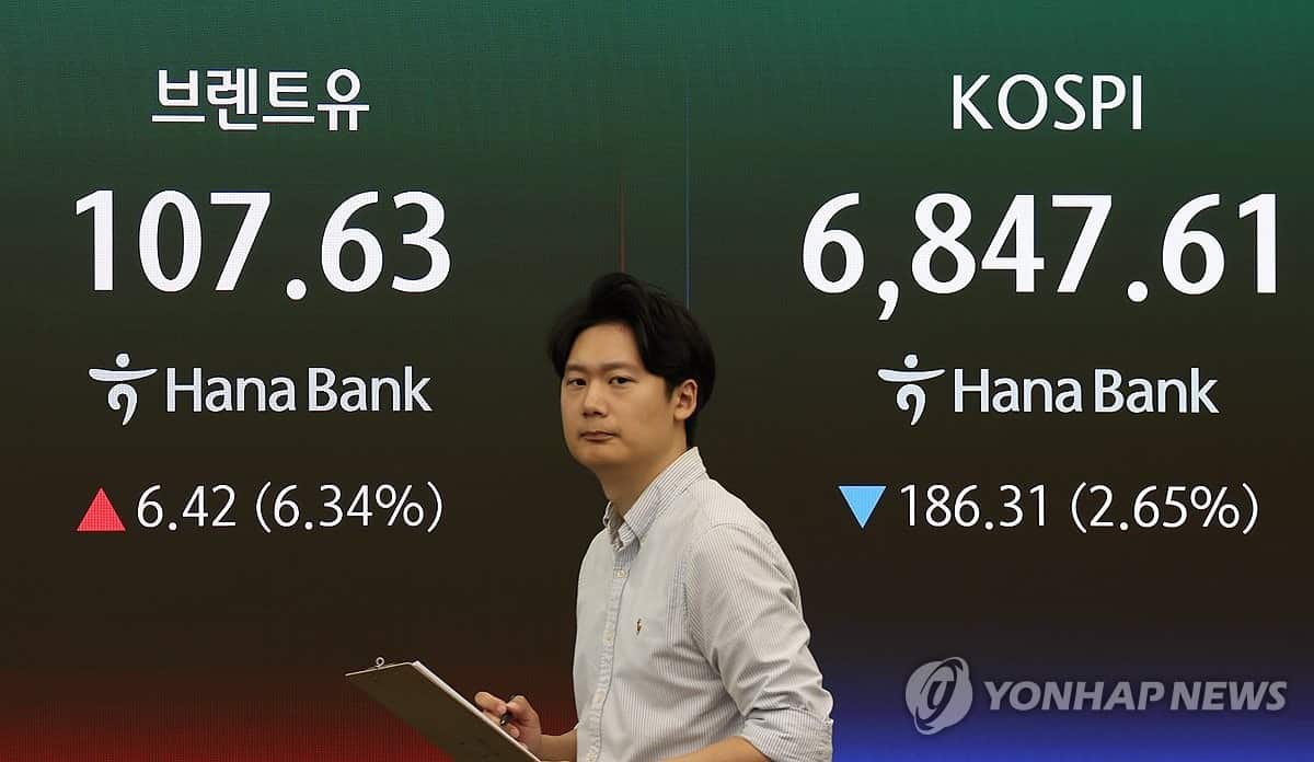 Seoul shares narrow losses late Friday morning amid inflation concerns