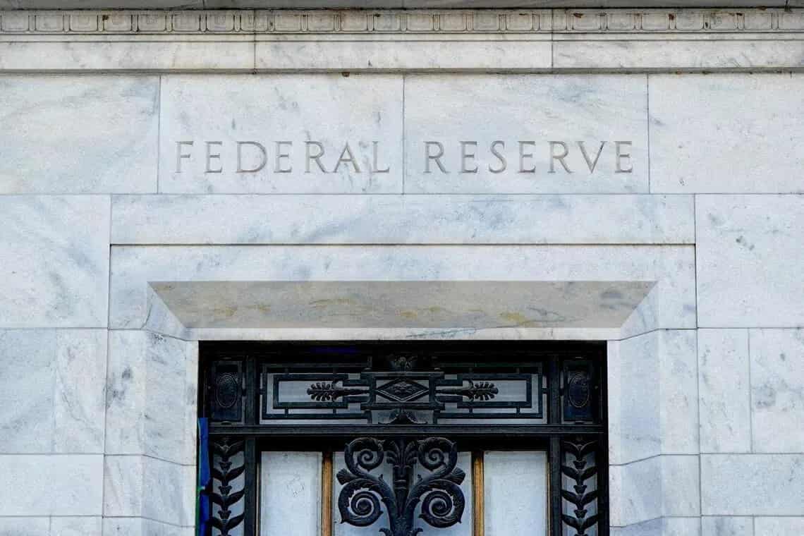 Fed Chair Warsh Faces Crucial Rate Decision Amid Inflation Risks
