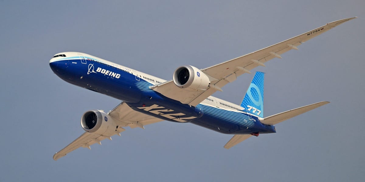 Airlines show renewed faith in Boeing at major airshow