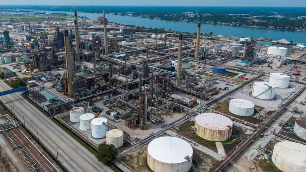 China boosts crude oil, LNG imports from Canada amid US tensions
