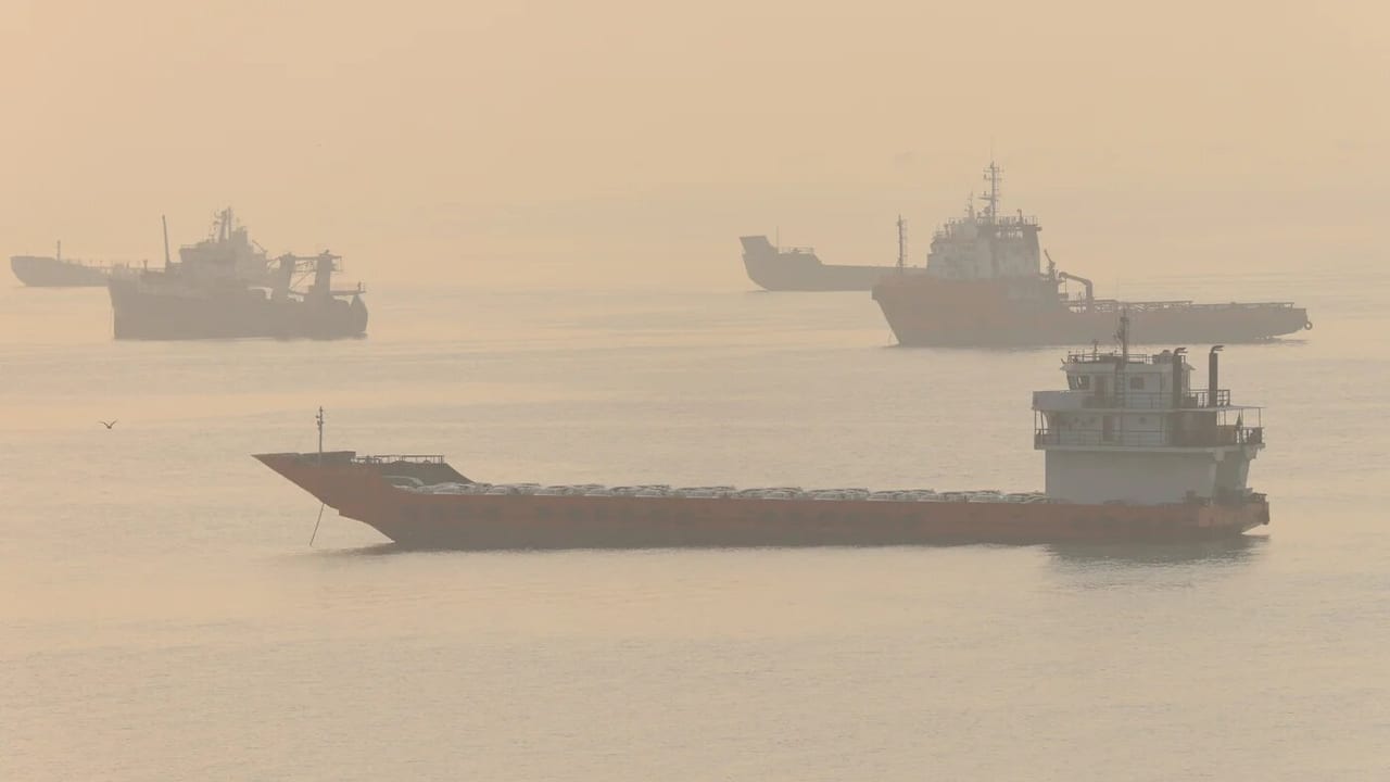 US warships fail to restore Hormuz oil flow amid Iran conflict