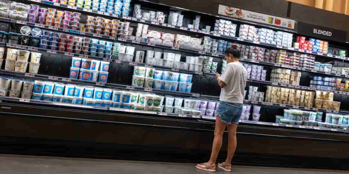 Inflation outpacing wages drags down American economic sentiment