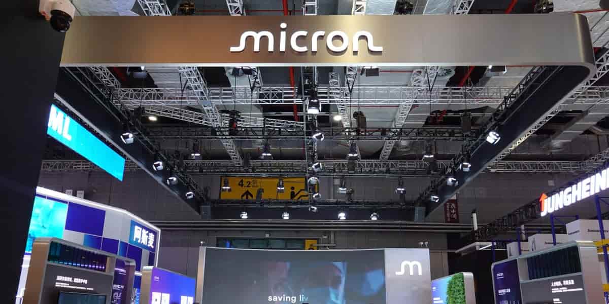 Memory Stocks Plunge as Year's Hottest Trade Unravels