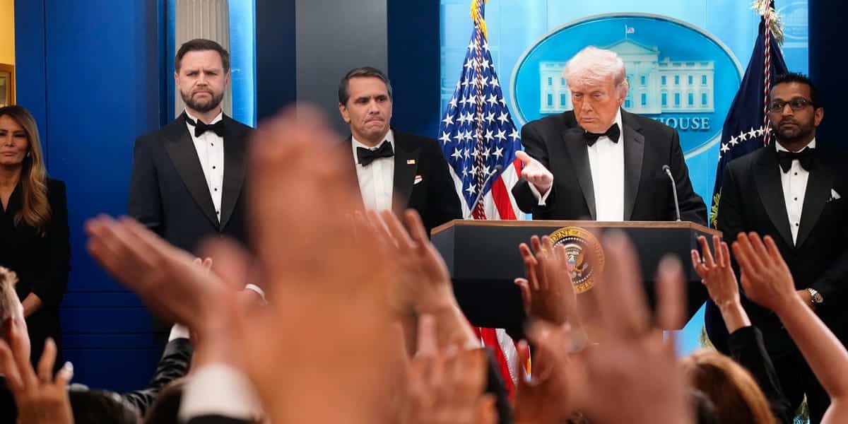 Top TV networks boycott Trump press conferences after White House bars CNN