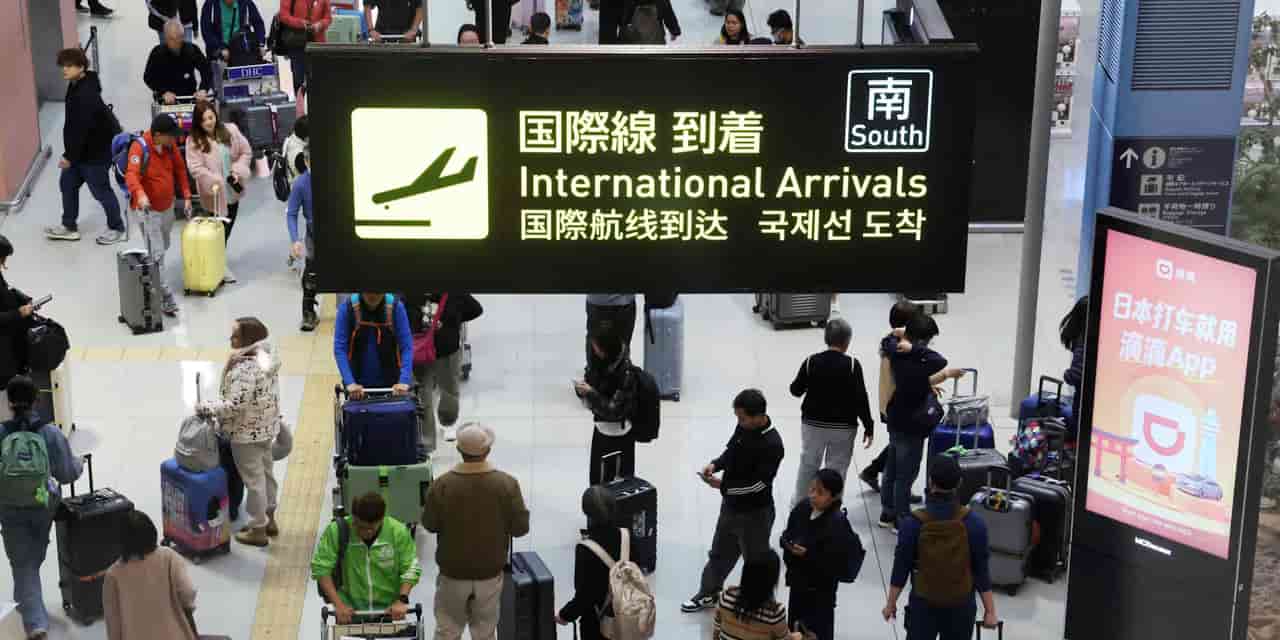Japan considers language, manners for residency permits