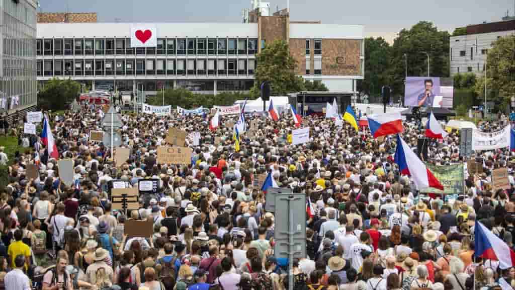Thousands protest Czech government's public media funding changes