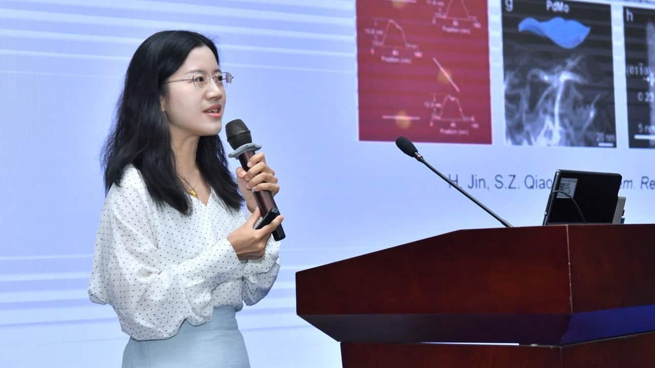 Electrochemist Liu Jiawei establishes lab in Hong Kong